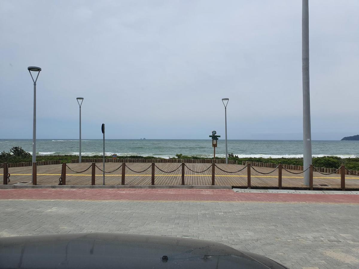 Apto Solar Da Praia Piçarras Kültér fotó